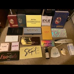 High-End Makeup Lot - Shadow, Highlight, Gloss
